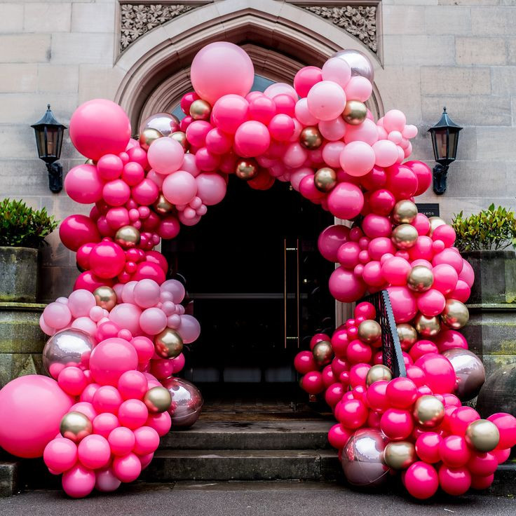 Декор воздушными шарами. Разнокалиберная гирлянда из воздушных шаров. Разнокалиберная арка из шаров. Разнокалиберная гирлянда розовая. Разнокалиберной гирлянла.